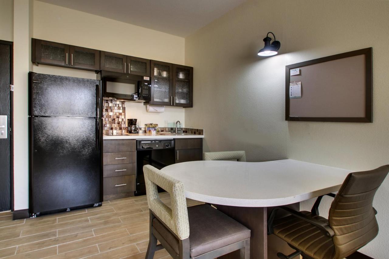 Candlewood Suites - Wichita East By Ihg Bagian luar foto